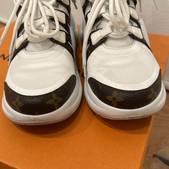 Louis Vuitton arch light sneakers - Picture 17 of 17